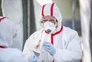 Česko zvýšilo počet testů na koronavirus.