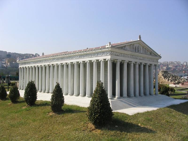 Miniatura Artemidina chrámu v Efesu se nachází v parku Miniatürk
