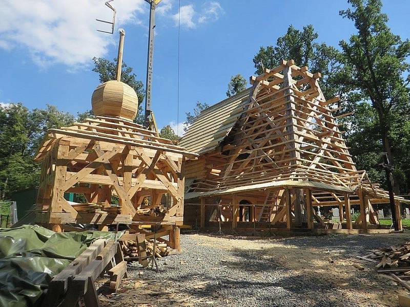 Obnova dřevěného kostela Božího Těla v Gutech