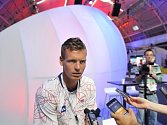 Tomáš Berdych v českém olympijském domě odpovídá na dotazy novinářů.