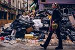 Ke stávkám proti penzijní reformě se ve Francii připojili i popeláři. Ulice Paříže zaplnily odpadky.
