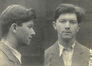 Identifikační snímek sériového vraha Svatoslava Štěpánka, pořízený po jeho zatčení 25. května 1936 četnickou pátrací stanici v Litoměřících