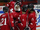 Hokejisté Švýcarska "20" slaví záchranu mezi elitou