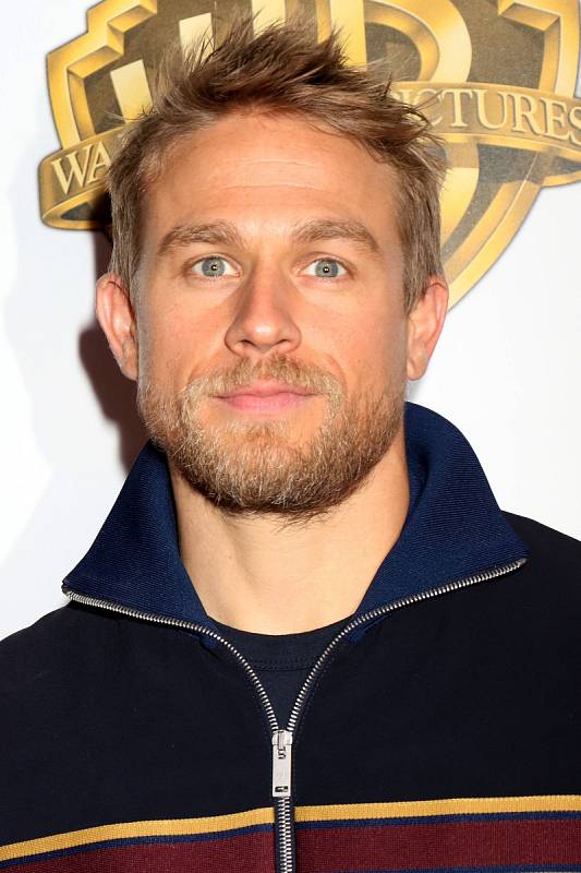 Charlie Hunnam přiznává, že trpí germofobií, tedy přehnaným strachem z bakterií a virů.