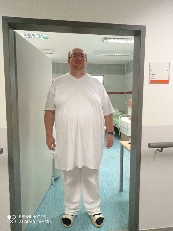 David pracuje jako sanitář. V době před operací vážil 210 kilo.
