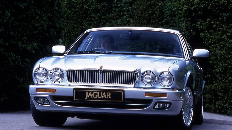 Jaguar XJ12.