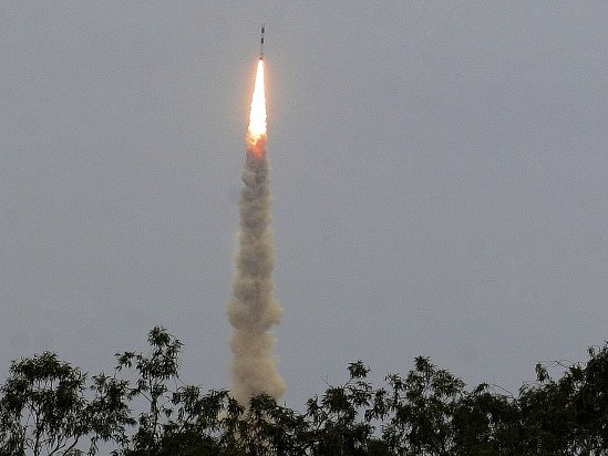 Nosná raketa PSLV vynesla na oběžnou dráhu kolem země dvojici satelitů; evropský vědecký satelit společnosti Astrium a japonský zkušební aparát. 