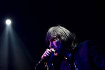 Britská kapela Primal Scream vystoupila 18. listopadu v Praze. Na snímku je zpěvák Bobby Gillespie.