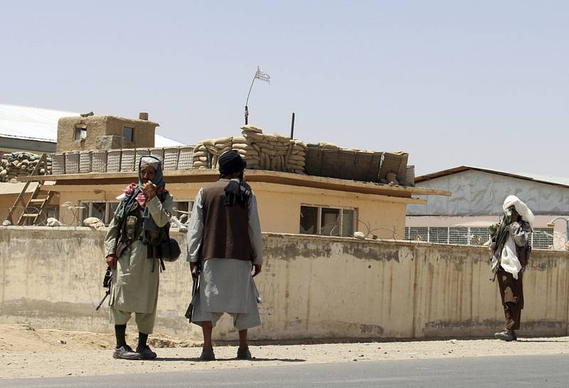 Bojovníci Tálibánu ve městě Ghazní