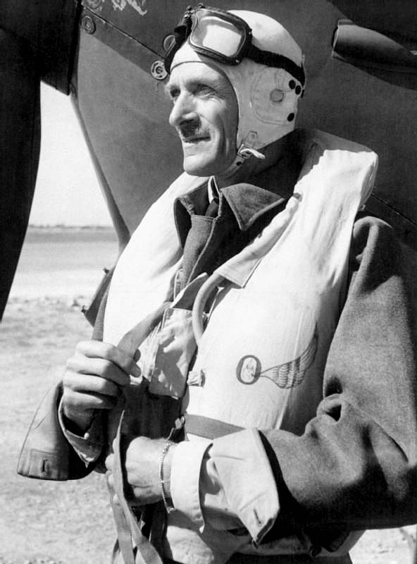 Sir Keith Rodney Park, velitel 11. skupiny Velitelství stíhacího letectva RAF, zodpovědný za obranu Londýna. S Leigh-Mallorym vedl spor o účelnosti velkých stíhacích svazů