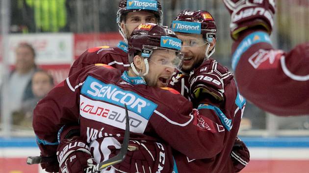 Hokejisté Sparty si poradili s Karlovými Vary 5:2.