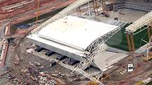 Takhle vypadal rozestavěný stadion Itaquerao po zřícení jeřábu.