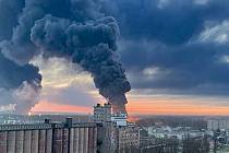 Požár v ropném skladu v ruském městě Brjansk, 25. dubna 2022
