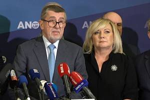 Andrej Babiš a Alena Schillerová na tiskové konferenci po jednání vedení hnutí ANO v Praze, 8. února 2023