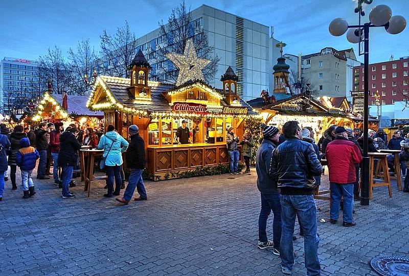  I v Česku se šířily hoaxy o tom, že v Německu už se bojí z důvodu politické korektnosti označovat vánoční trhy jako vánoční a používat při nich vánoční symboliku. Že to nebyla pravda, dokazují i tyto snímky z loňských vánočních trhů v Lipsku