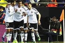 Valencie i díky gólu Aderlana Santose porazila soka ze Španělska, ale do čtvrtfinále Evropské ligy prošlo Bilbao