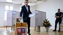 Předseda hnutí ANO Andrej Babiš odevzdal hlas v komunálních volbách v Průhonicích