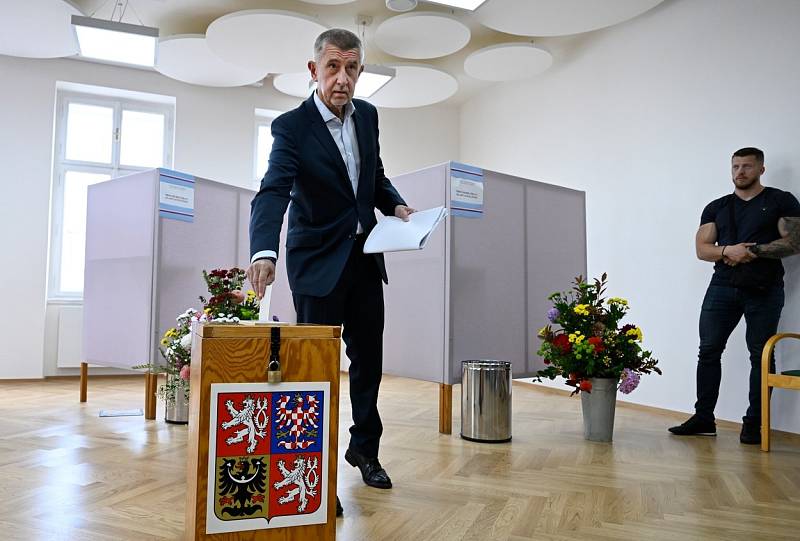 Předseda hnutí ANO Andrej Babiš odevzdal hlas v komunálních volbách v Průhonicích