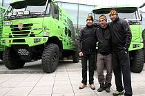 Posádka Czech Dakar Teamu ve složení (zleva) Jaro Miškolci, Milan Holáň a Tomáš Vrátný.