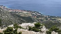 Vstupní branou na ostrov Brač je město Supetar. Plavba trajektem ze Splitu sem trvá asi hodinu. Využívají jej i čeští cyklisté, kteří brázdí ostrovy na kole.