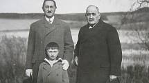 Felix Kolmer s tatínkem a dědečkem, 1928.