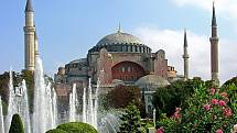 Hagia Sophia patří k největším atrakcím v Istanbulu. Moderní přímořské město toho ovšem nabízí mnohem víc.
