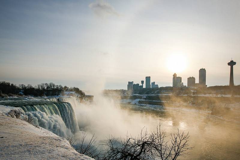 Niagarské vodopády pokryl sníh a led