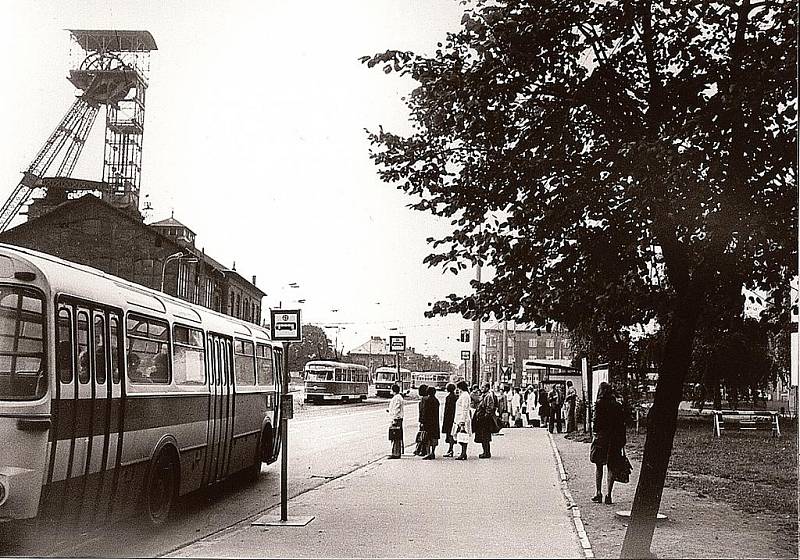 Také těžní věže z Ostravy mizí. Věž Dolu Šalamoun se tyčila hned u zastávky Náměstí republiky. Dnes po této dominantě není ani památky. Místo ní vyrostly administrativní objekty.