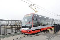 V Číně začala jezdit pražská tramvaj ForCity, kterou vyrábí podle licence Škody Transportation čínská firma CSR Sifang, která sídlí v třímilionovém městě Quingdao (Čching-tao) na východě Číny. 