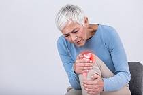 Bolesti kolen obvykle souvisí s celkovým opotřebením při každodenních činnostech a zhoršují se s věkem