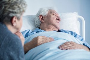 Paliativní péče vzniká i v domovech pro seniory. Stále je jí nedostatek