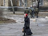  Z východoukra­jinského města Debalceve obklíčeného separatisty začala evakuace civilistů.