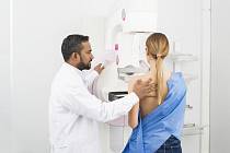 Vyšetření na mamografu.
