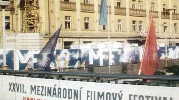 Režisér Miroslav Janek dokončil unikátní dokument o historii padesáti ročníků karlovarského festivalu.