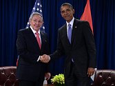 Americký prezident Barack Obama se dnes sešel v New Yorku s kubánským vůdcem Raúlem Castrem na okraj zasedání Valného shromáždění OSN.
