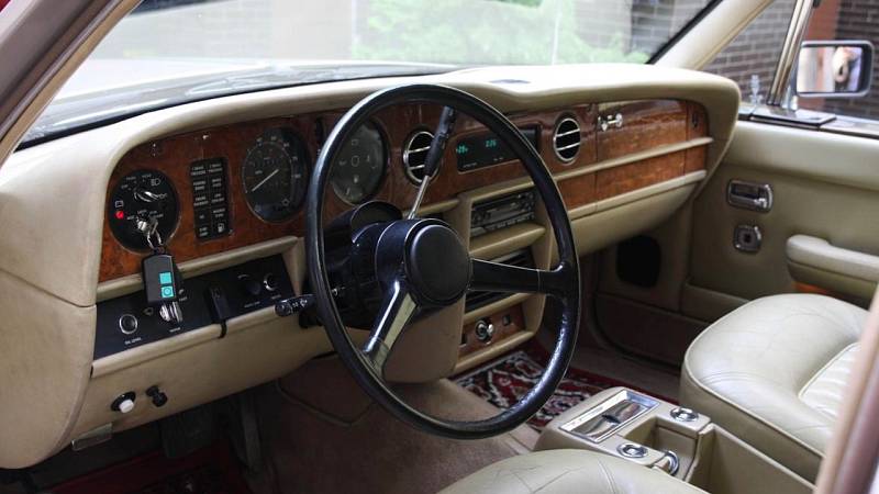 Rolls-Royce Silver Spirit.