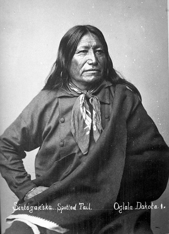 Náčelník Siouxů Skvrnitý ocas