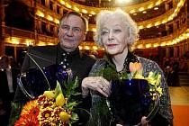Divadlení ceny Thalie za rok 2010 byly předány 26. března v pražském Národním divadle. Na snímku Jiří Štěpnička a Květa Fialová za činohru.