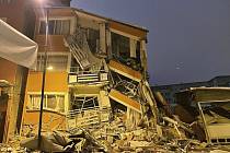Dům zničený zemětřesením v tureckém městě Pazarcik, 6. února 2023