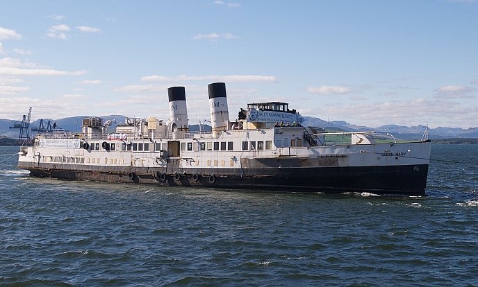 Parník TS Queen Mary sloužil v letech své největší slávy na skotské řece Clyde. Nyní se na ni po letech vrátí. Snímek pochází z roku 2016, kdy byla loď přepravena do města Glasgow.