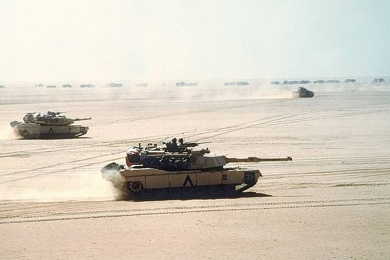 Americké tanky M1 Abrams při rychlém postupu vpřed