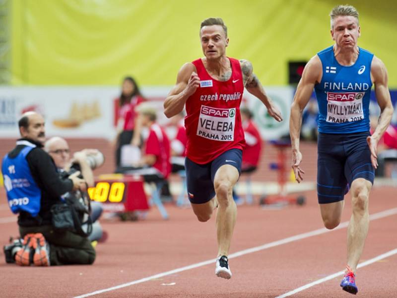 Sprinter Jan Veleba (vlevo) si zajistil semifinále běhu na 60 metrů.