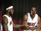 Hvězdy Miami LeBron James (vlevo) a Dwyane Wade.