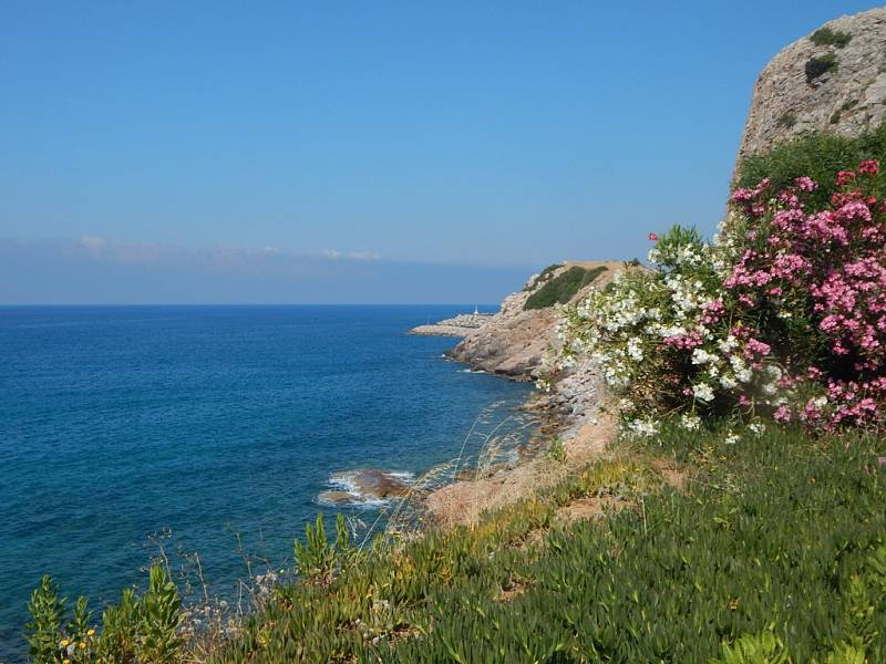 Alanya: pobřeží směrem k letišti Gazipasa