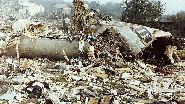 Suchdol, 30. října 1975. Letadlo se roztříštilo po nárazu do svahu v suchdolské chatové a zahrádkářské kolonii