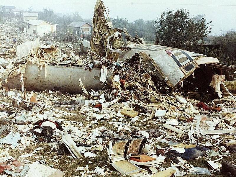 Suchdol, 30. října 1975. Letadlo se roztříštilo po nárazu do svahu v suchdolské chatové a zahrádkářské kolonii