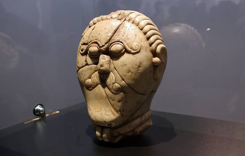 Světový unikát hlava Kelta z Mšeckých Žehrovic na výstavě ve Vlastivědném muzeu Olomouc v roce 2020.