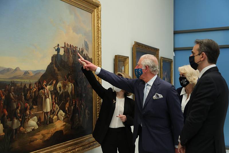 Král Karel III. má rád výtvarné umění. Na snímku na návštěvě Národní galerie v Athénách.
