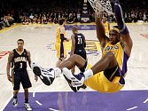 Dwight Howard z Lakers předvedl několik fantastických kousků.