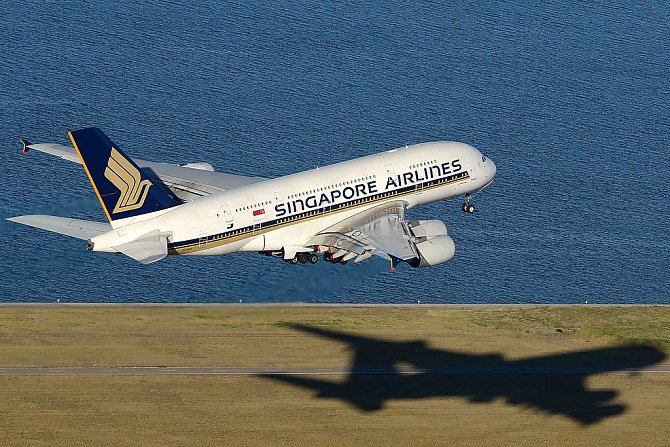 Letoun Airbus A380 se čtyřmi proudovými motory je v současnosti největším dopravním letadlem světa, určeným pro přepravu pasažérů. Celkem bylo vyrobeno téměř 250 těchto obrů.